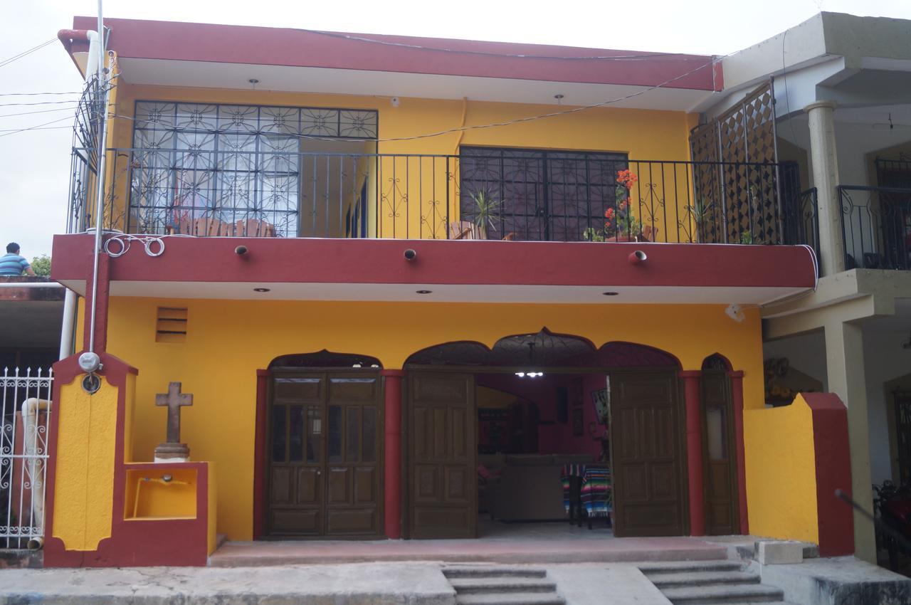 Hostal Las Cruces Valladolid  Exterior photo